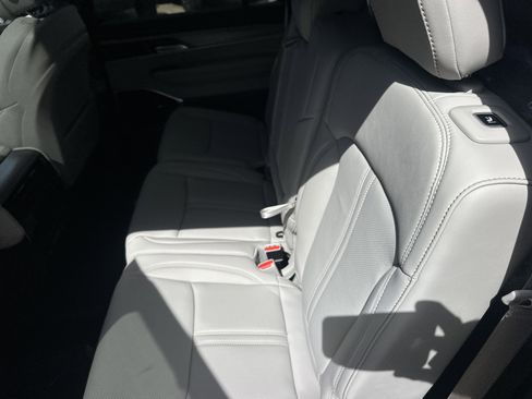 New 2026 Jeep Grand Wagoneer Limited AWD/4WD image 14