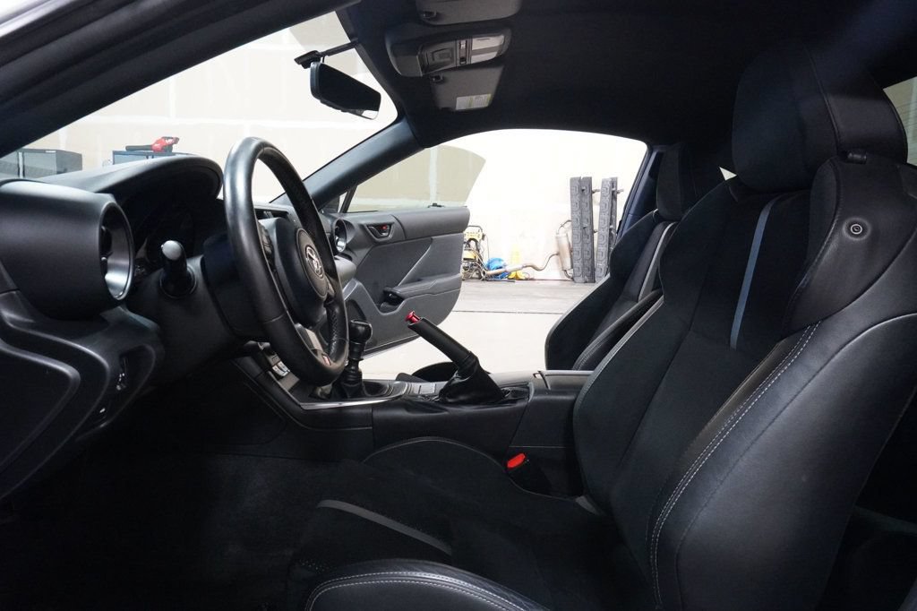 Used 2023 Toyota GR86 w/ ALL Weather Mat Package (TMS) RWD image 10