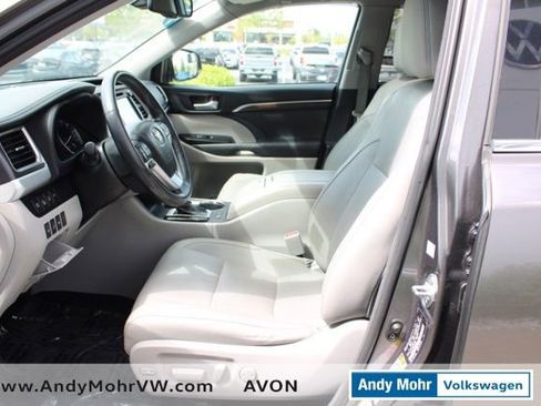 Used 2014 Toyota Highlander Limited Platinum FWD image 13