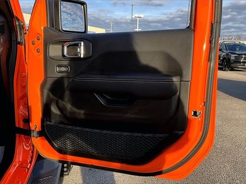 Used 2025 Jeep Gladiator Sport image 28