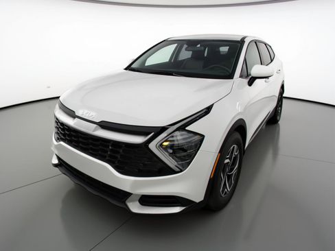 Used 2025 Kia Sportage LX image 3