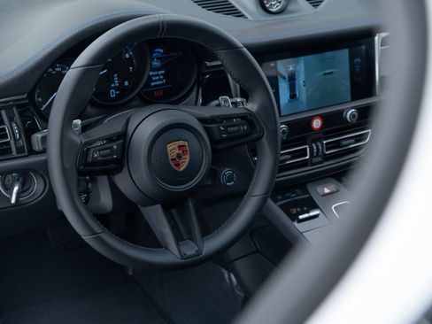 Certified 2026 Porsche Macan AWD/4WD image 20