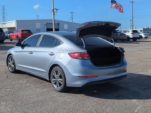 Used 2017 Hyundai Elantra SE image 8