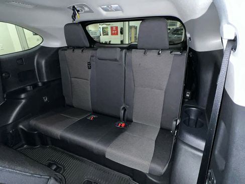 Used 2023 Toyota Highlander L image 13