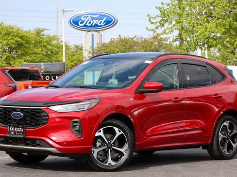 Certified 2025 Ford Escape ST-Line Elite w/ Premium Technology Package AWD/4WD image 2