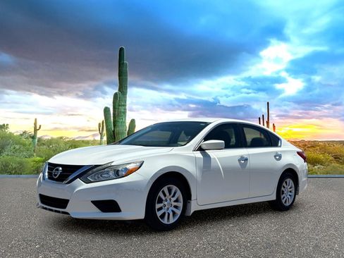 Used 2016 Nissan Altima 2.5 S w/ Power Driver Seat Package FWD image 2