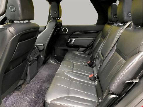 Used 2017 Land Rover Discovery SE image 23