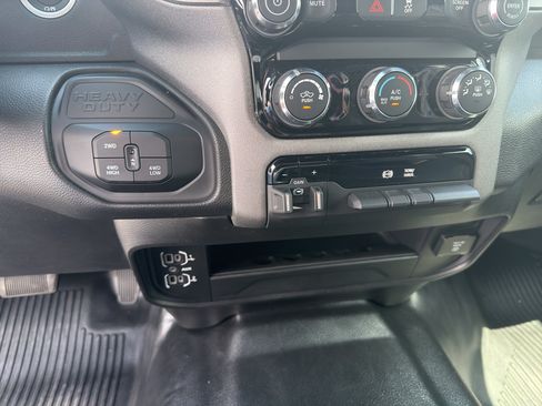 Used 2025 RAM 2500 Tradesman w/ Chrome Appearance Group AWD/4WD image 34