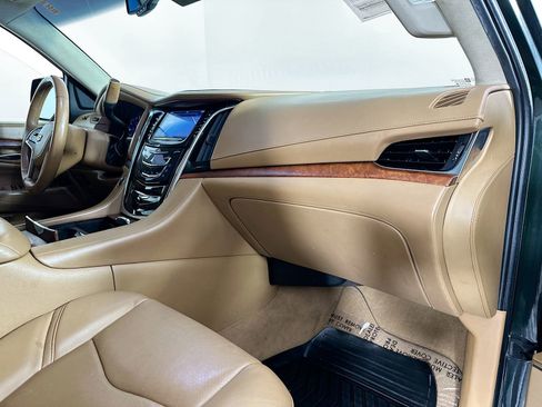 Used 2016 Cadillac Escalade Platinum AWD/4WD image 33