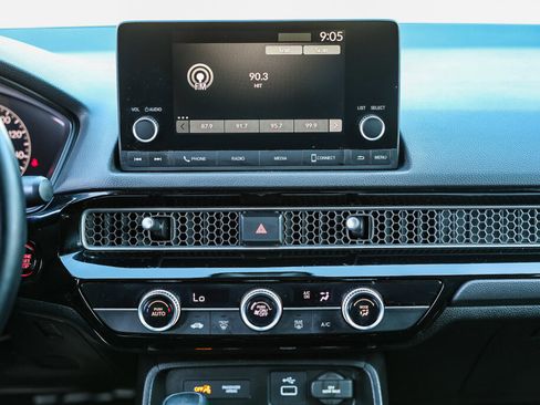 Used 2023 Honda Civic Sport image 3