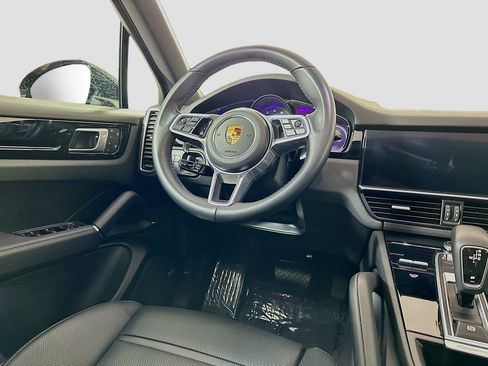Used 2022 Porsche Cayenne image 24