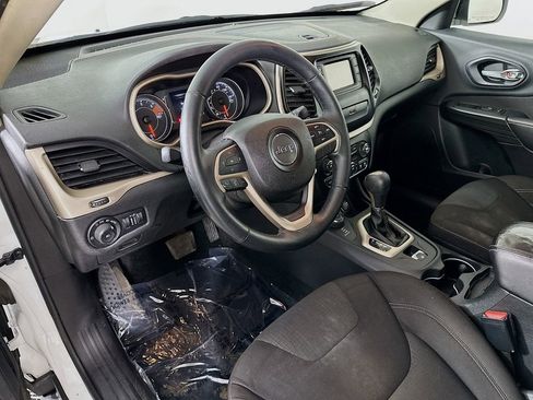 Used 2016 Jeep Cherokee Latitude w/ Cold Weather Group AWD/4WD image 13