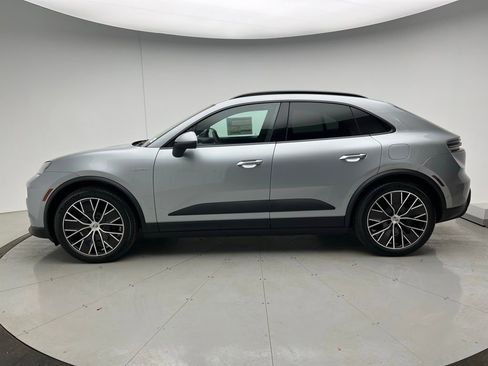 Used 2025 Porsche Macan Electric image 2