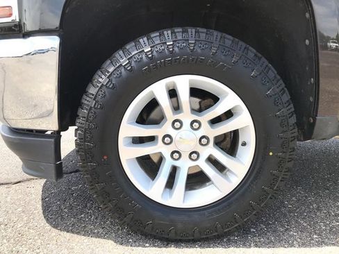 Used 2018 Chevrolet Silverado 1500 LT w/ All Star Edition AWD/4WD image 24