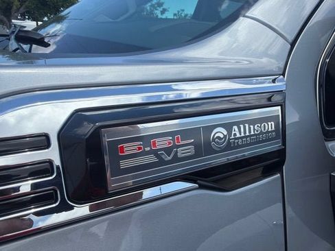 Used 2025 GMC Sierra 2500 Denali w/ Denali Reserve Package AWD/4WD image 5