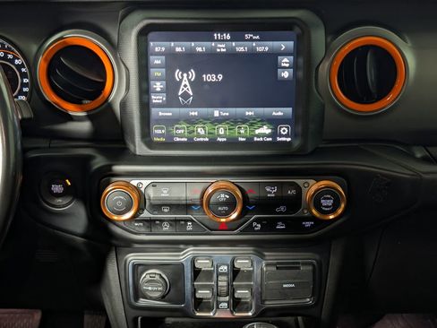 Used 2021 Jeep Gladiator Sport image 14