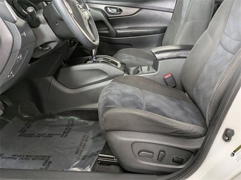 Used 2015 Nissan Rogue SV w/ SV Premium Package image 10