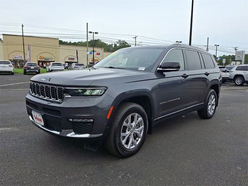 Used 2022 Jeep Grand Cherokee L Limited w/ Luxury Tech Group II image 3