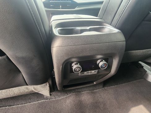Used 2025 Buick Enclave Preferred AWD/4WD image 19