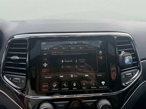 Used 2021 Jeep Grand Cherokee Limited AWD/4WD image 16