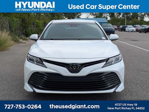 Used 2019 Toyota Camry LE FWD image 8