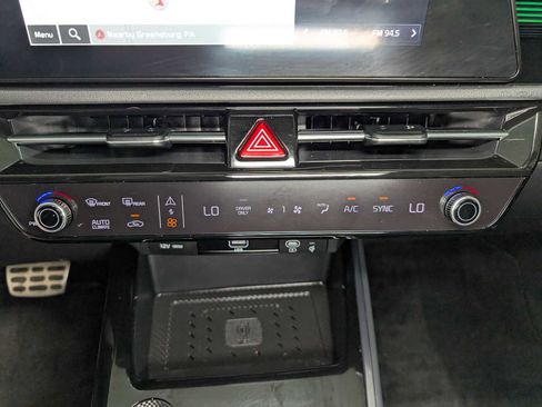 Certified 2023 Kia Niro SX Touring FWD image 37
