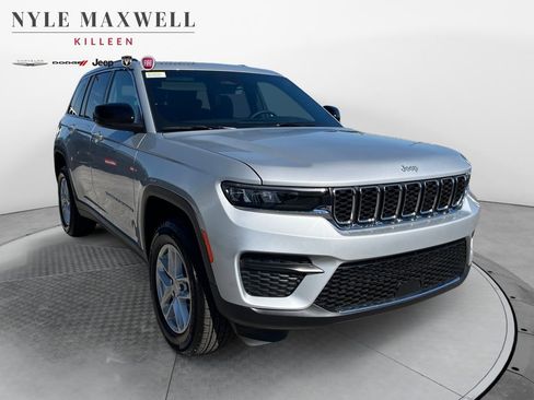 New 2025 Jeep Grand Cherokee Laredo image 2