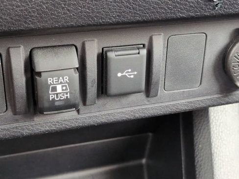 Used 2020 Toyota Tacoma SR5 RWD image 21