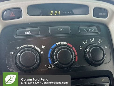 Used 2005 Toyota Highlander 4WD V6 w/ 3rd Row image 14