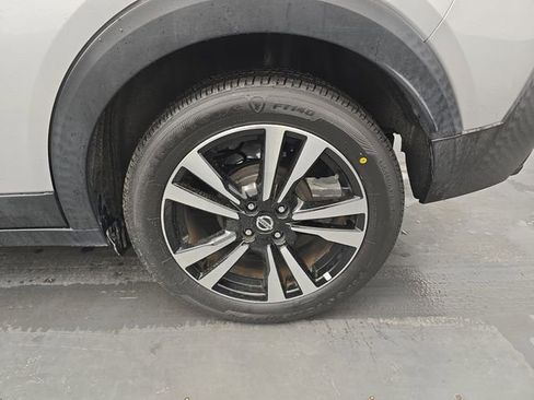 Used 2020 Nissan Kicks SV image 16