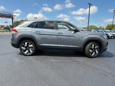 Used 2025 Volkswagen Atlas Cross Sport SE w/ Panoramic Sunroof Package image 9