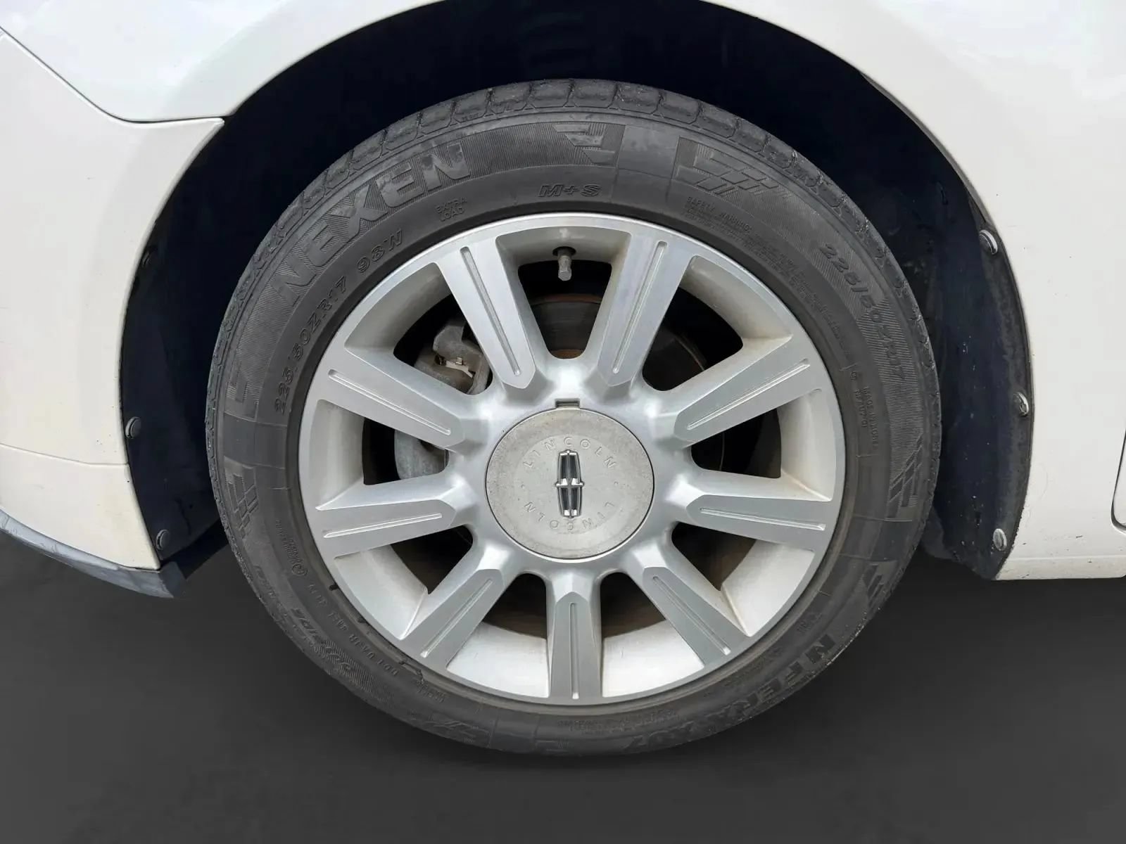 Used 2012 Lincoln MKZ FWD image 9