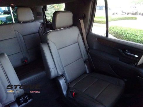 New 2026 GMC Yukon Denali w/ Denali Reserve Package AWD/4WD image 17