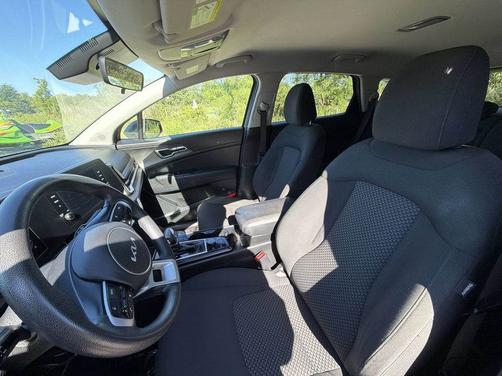 Used 2023 Kia Sportage LX AWD/4WD image 13