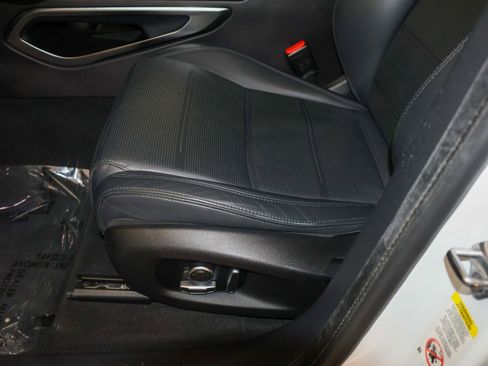 Used 2021 Jaguar F-PACE SVR image 13