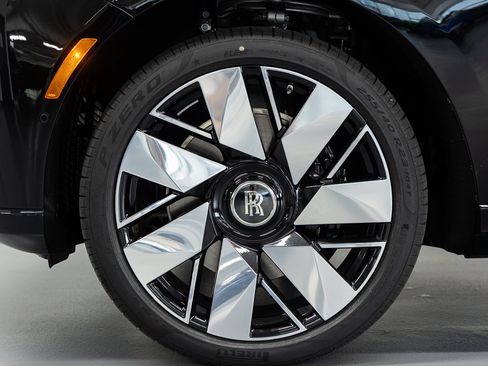 New 2026 Rolls-Royce Cullinan AWD/4WD image 16