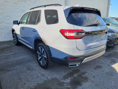 Certified 2025 Honda Pilot Touring image 5