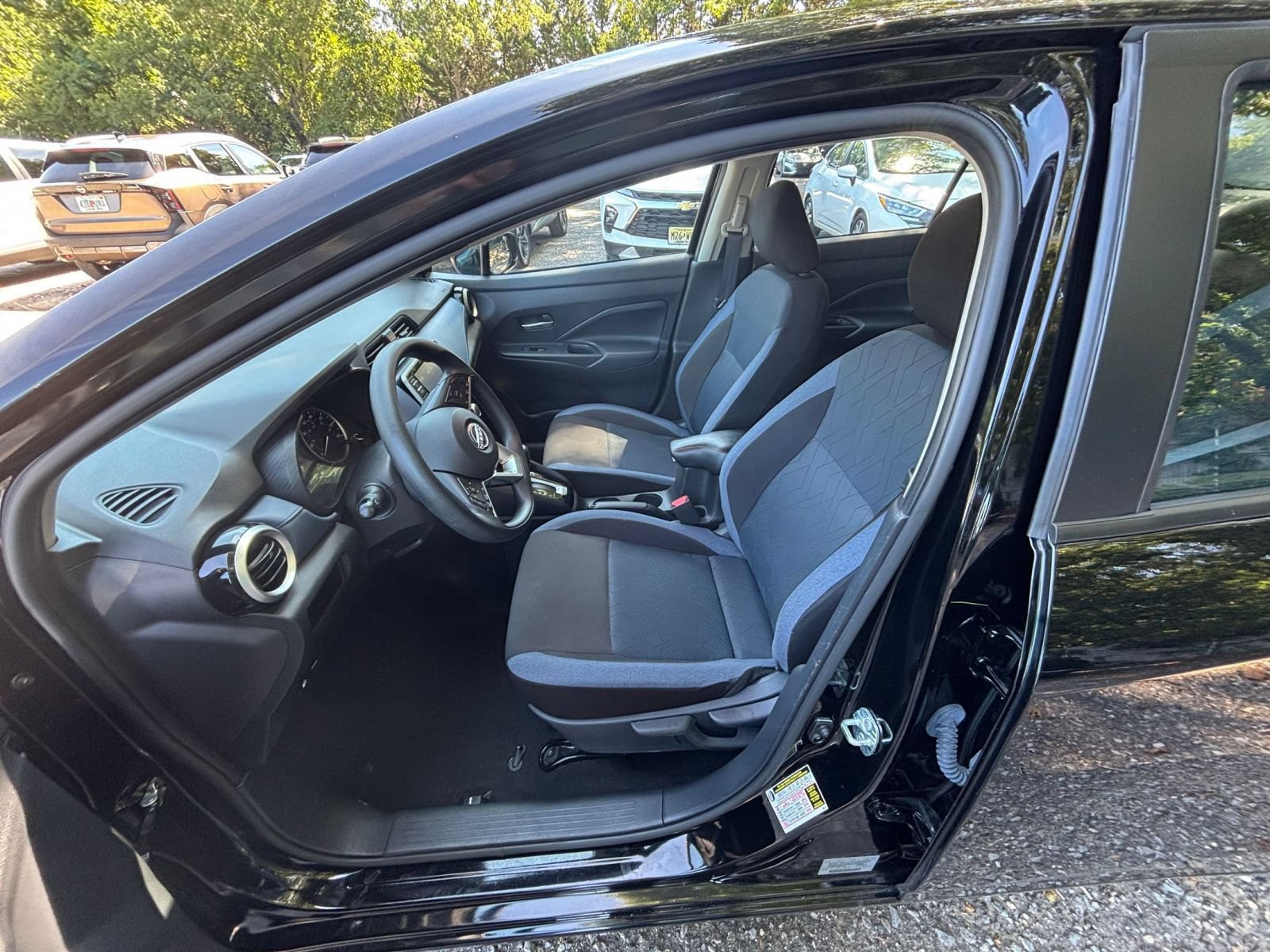 Used 2025 Nissan Versa SV FWD image 27