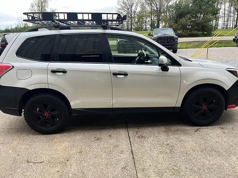 Used 2017 Subaru Forester 2.5i Premium AWD/4WD image 7