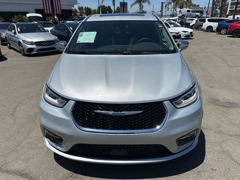 Used 2022 Chrysler Pacifica Limited image 2