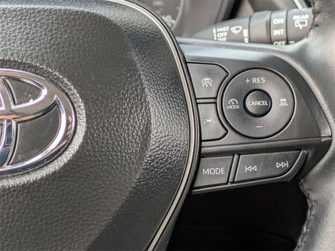 Used 2025 Toyota Corolla Cross LE image 21