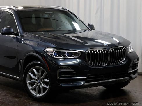 Used 2019 BMW X5 xDrive50i w/ Off-Road Package image 2