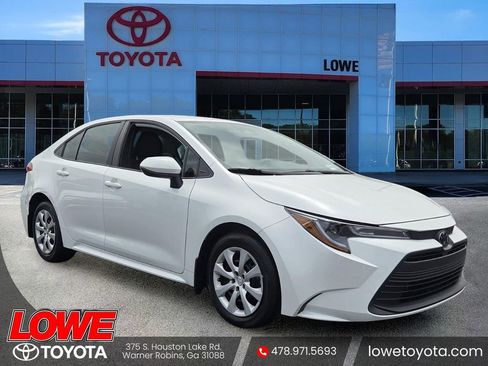 Certified 2025 Toyota Corolla LE FWD image 1