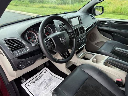 Used 2017 Dodge Grand Caravan SXT FWD image 9