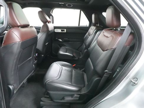 Certified 2023 Ford Explorer Platinum w/ Technology Package AWD/4WD image 29