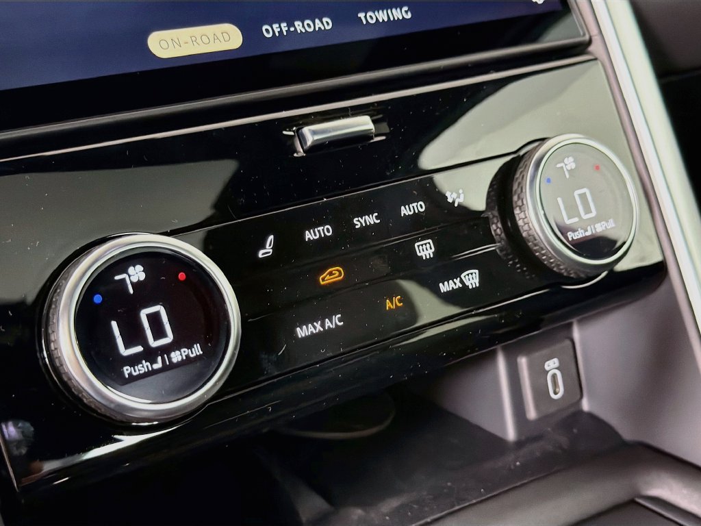 New 2026 Land Rover Discovery S AWD/4WD image 16