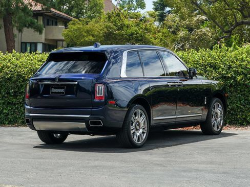 Certified 2022 Rolls-Royce Cullinan w/ Cullinan Package AWD/4WD image 7