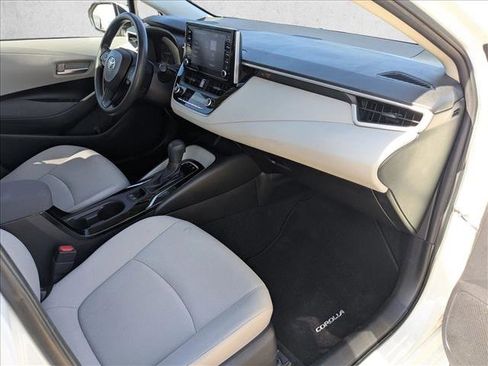 Used 2020 Toyota Corolla LE image 21