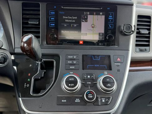 Used 2017 Toyota Sienna Limited Premium AWD/4WD image 16