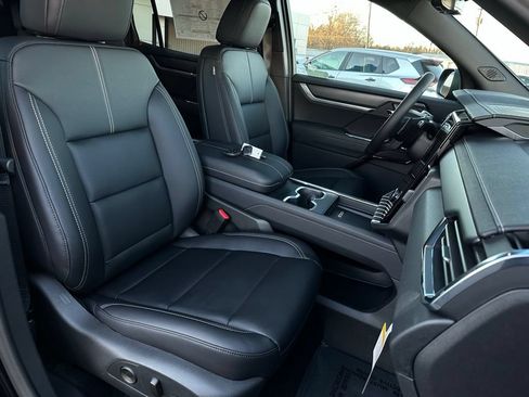 New 2026 GMC Acadia Elevation w/ Black Edition FWD image 17